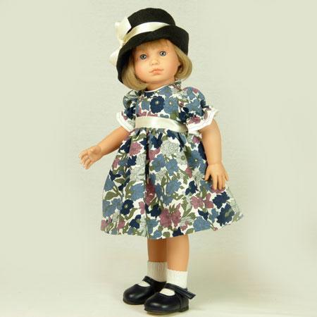 Кукла ASI Нелли 40 см в платье с цветочным принтом